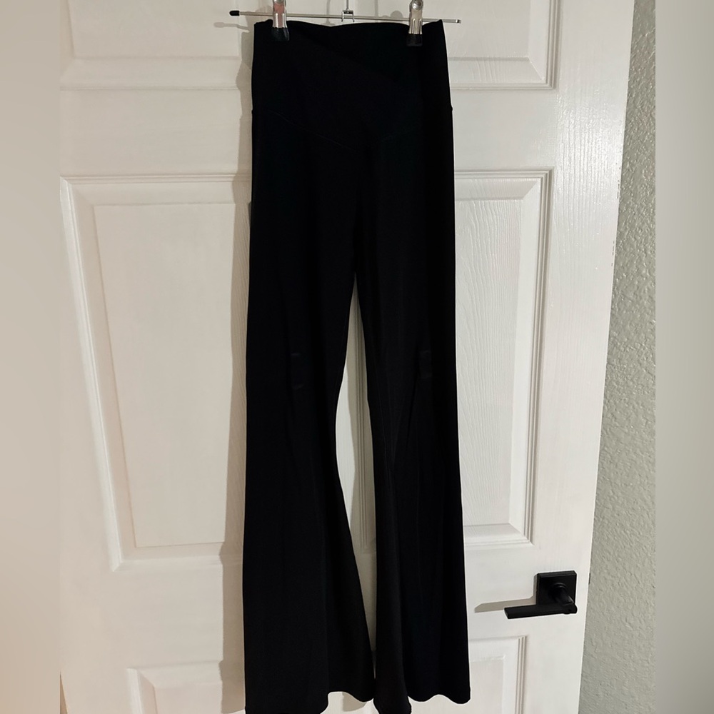 Offline by Aerie Women's Black Flared leggings